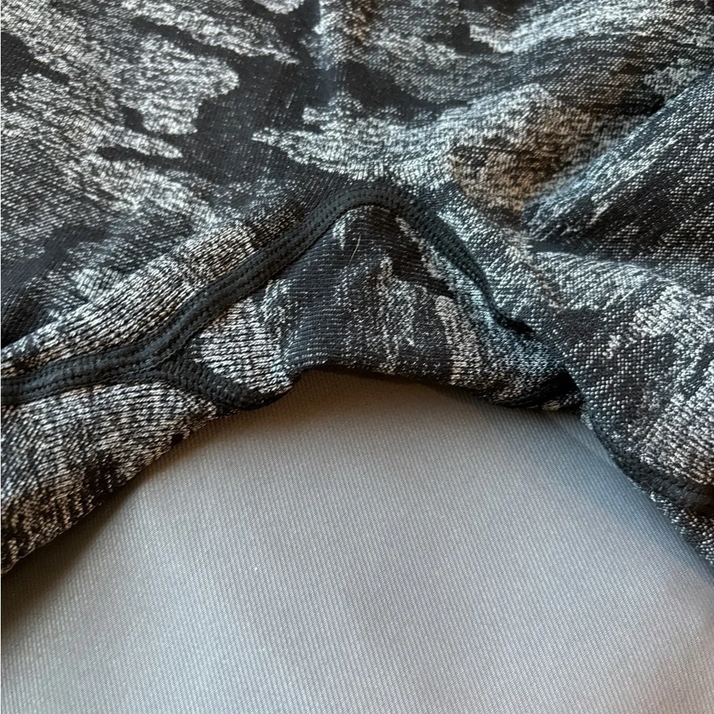 Gymshark  Camo seamless Leggings small EUC - Picture 3 of 6